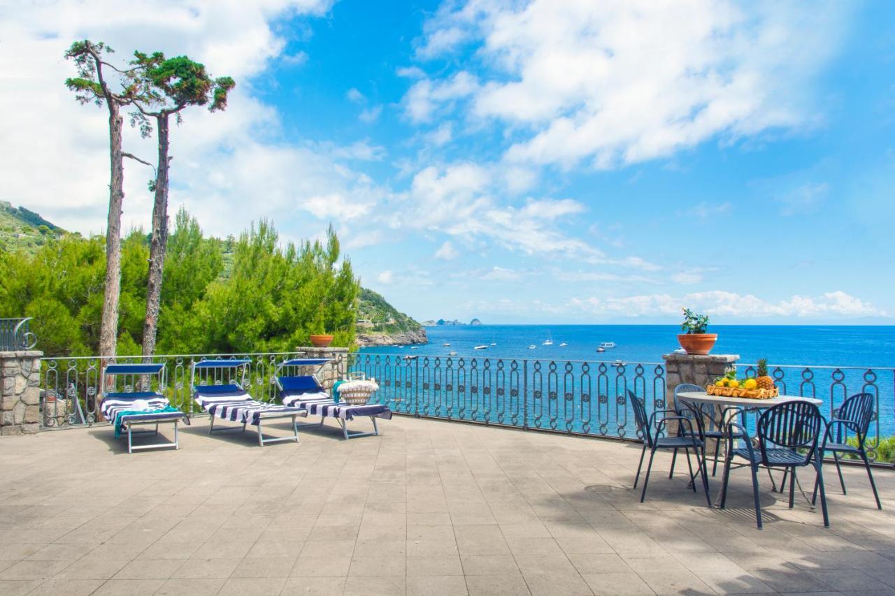 Villa Russo - De Vivo Realty ネラノ エクステリア 写真