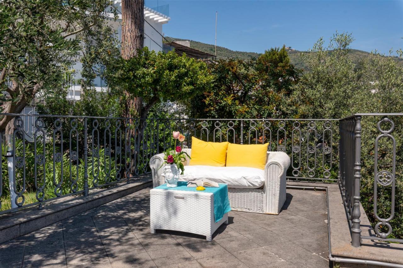 Villa Russo - De Vivo Realty ネラノ エクステリア 写真