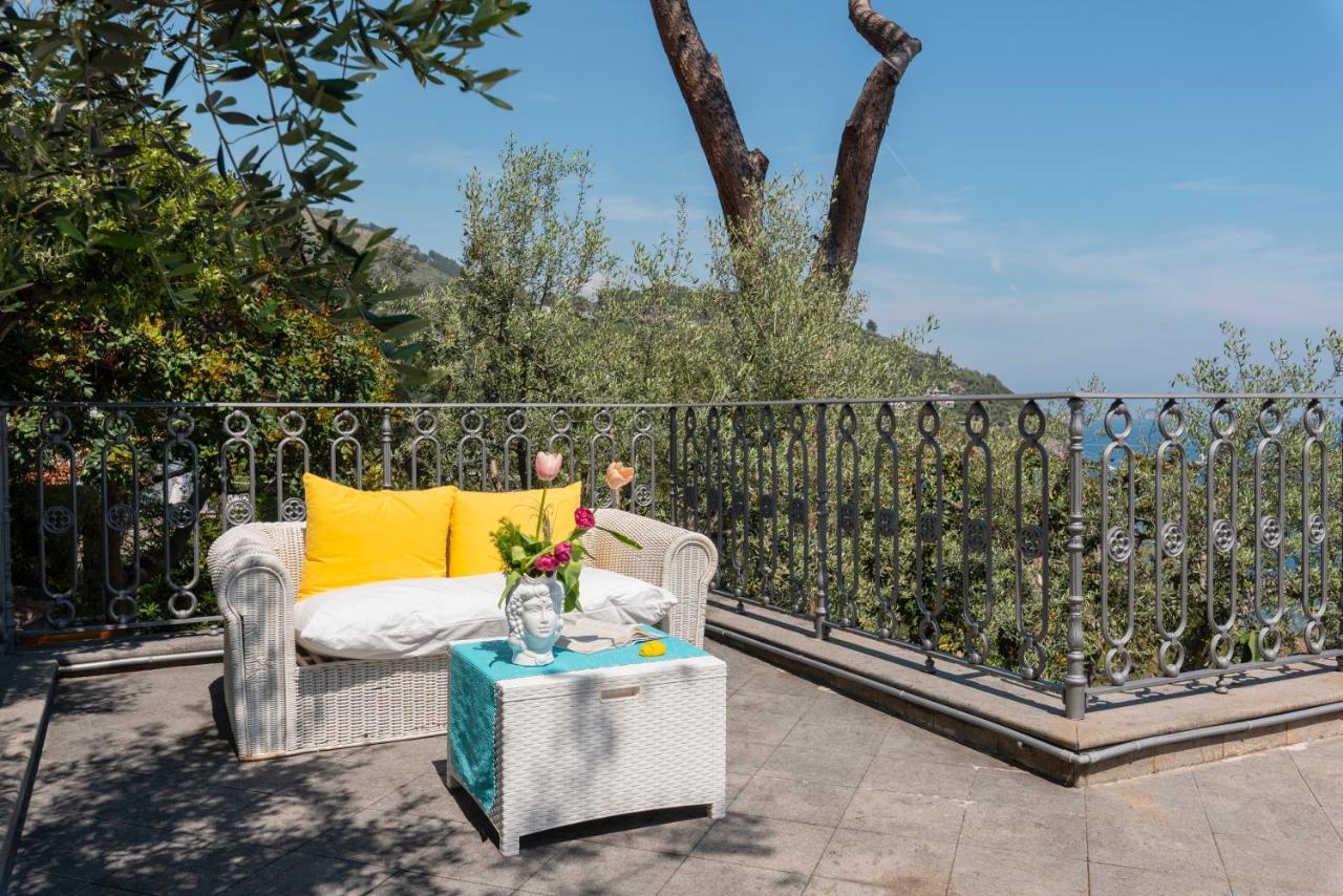 Villa Russo - De Vivo Realty ネラノ エクステリア 写真